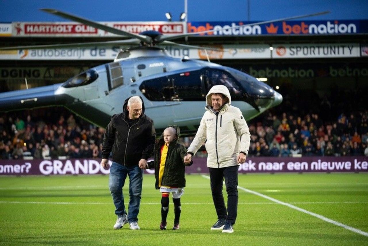 Ryan voor 1 dag prof-voetballer bij Go Ahead Eagles