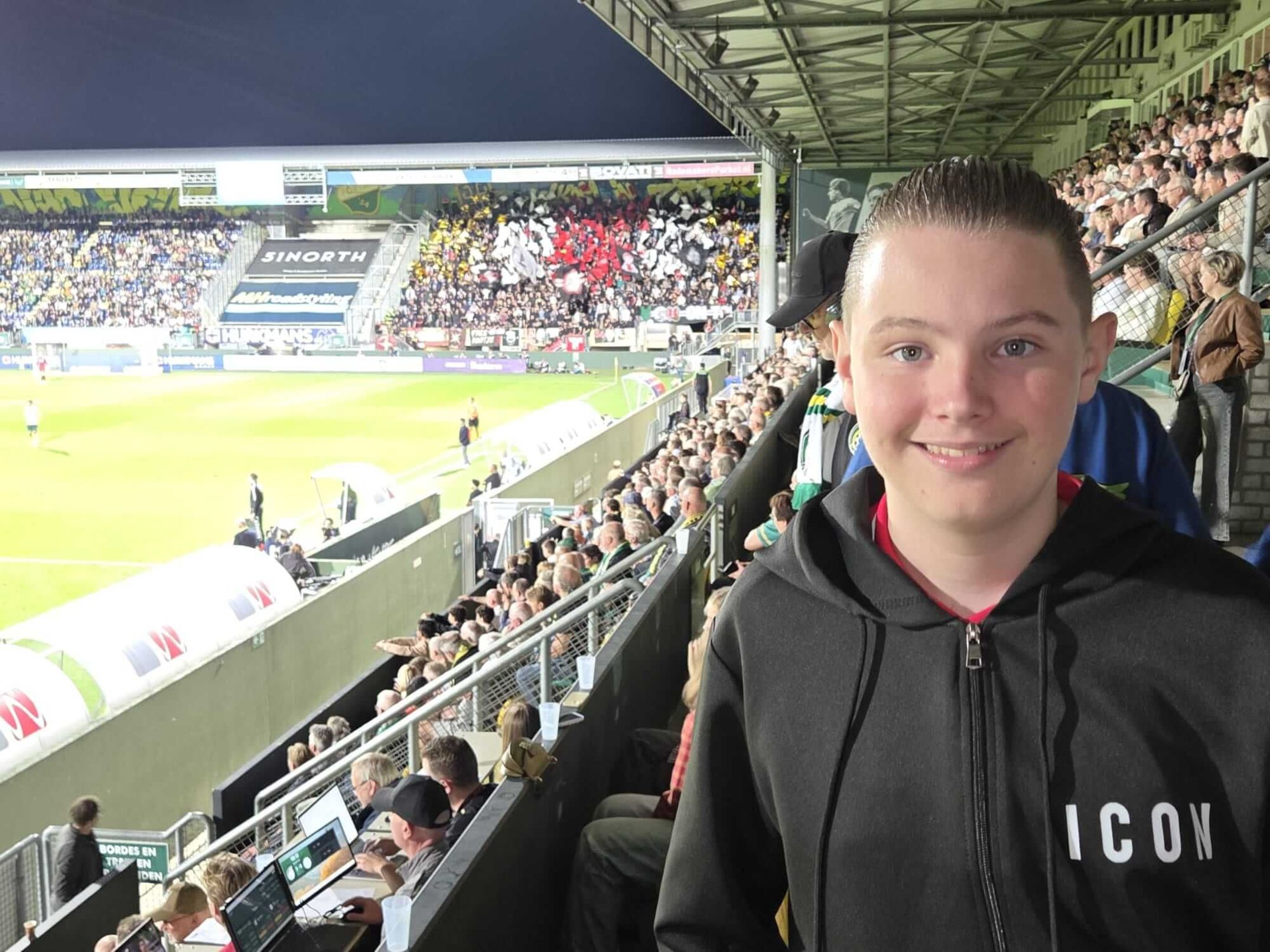 5. op tribune stadion.jpeg