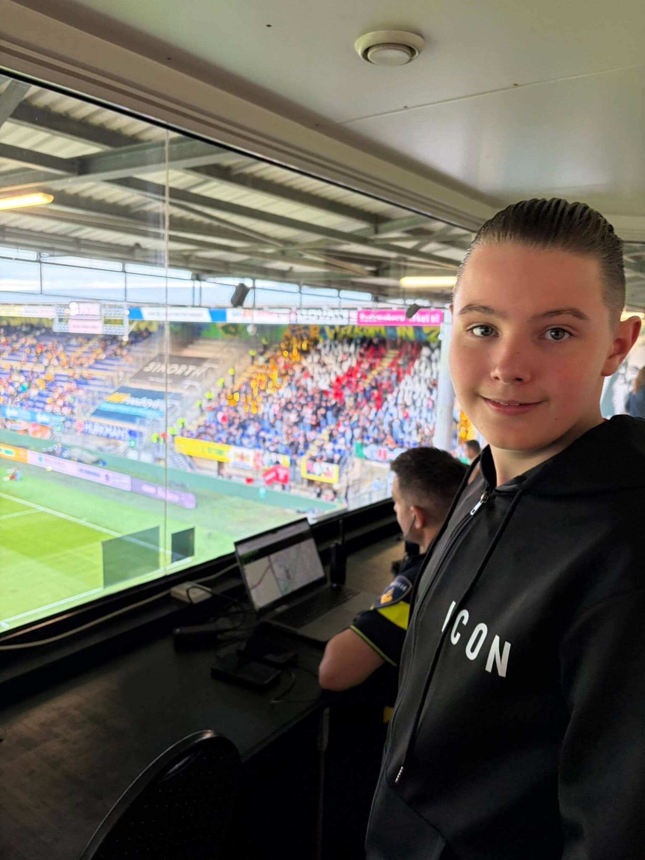 3. Diaz in stadion rondleiding.jpeg