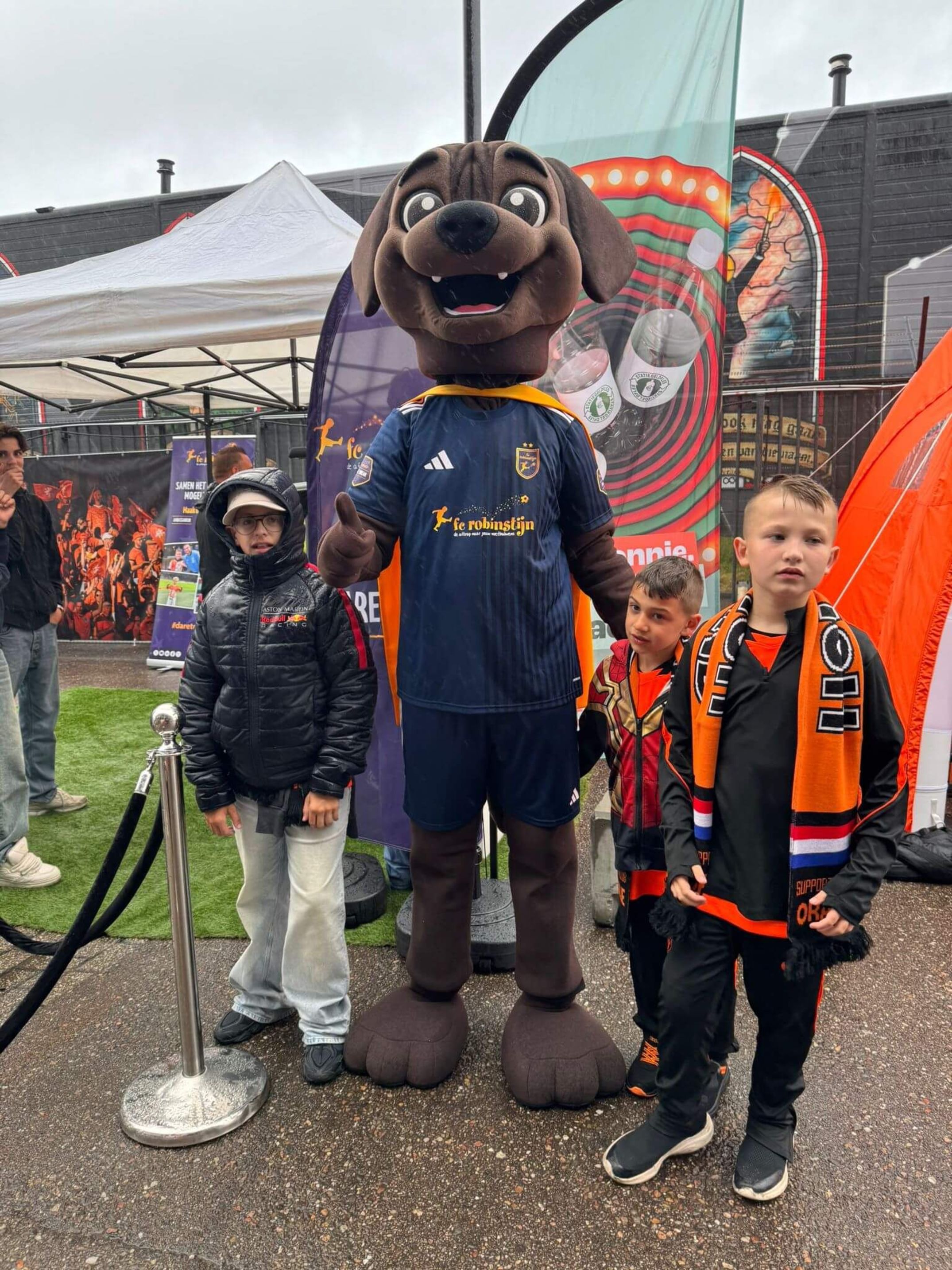 5. met FC Robintijn statiegeld actie.jpg
