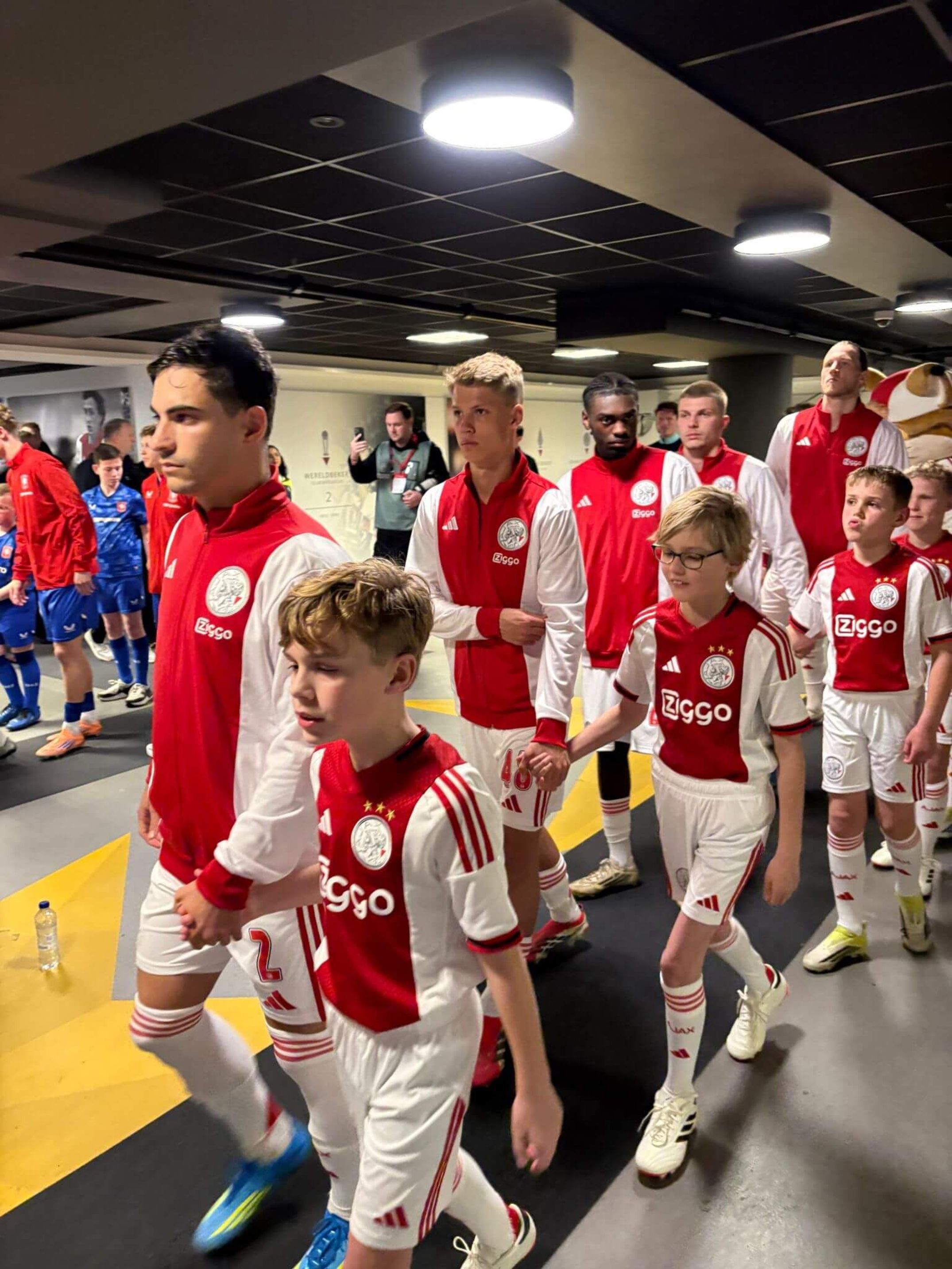 6. daar gaat Noud het veld op.JPG