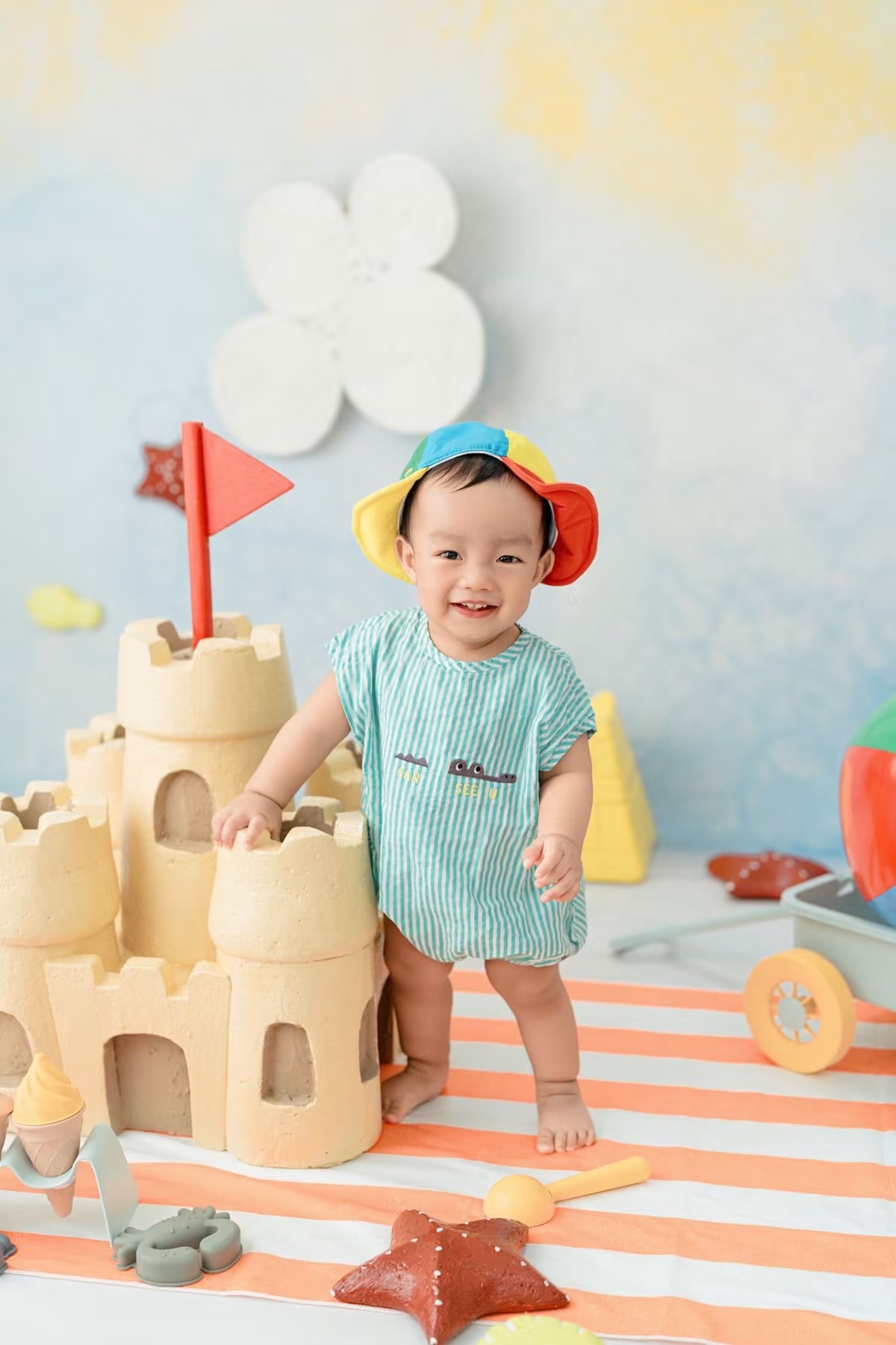 Phối đồ chụp ảnh cho bé theo tông màu kem mềm mại tại Story Baby Studio Đà Lạt