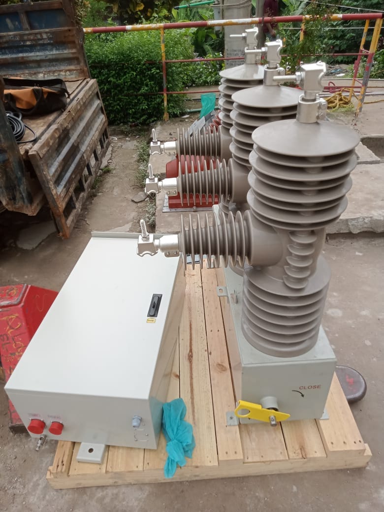 High-Voltage Vacuum Circuit Breakers (VCB)