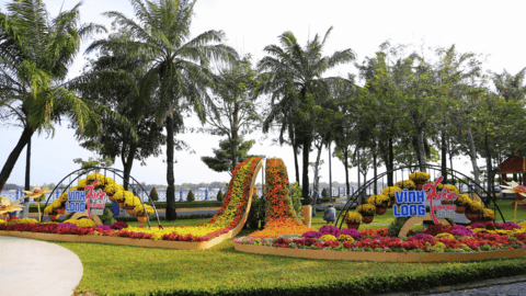 Tiểu cảnh dòng thác hoa