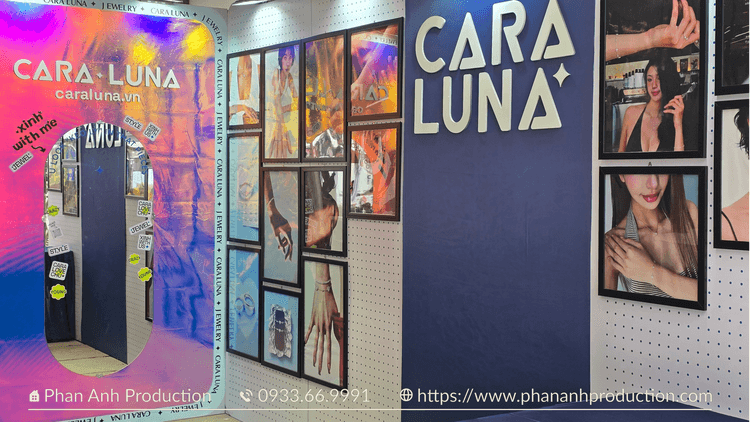 Khu check-in đa sắc của Booth trang sức CARA LUNA.