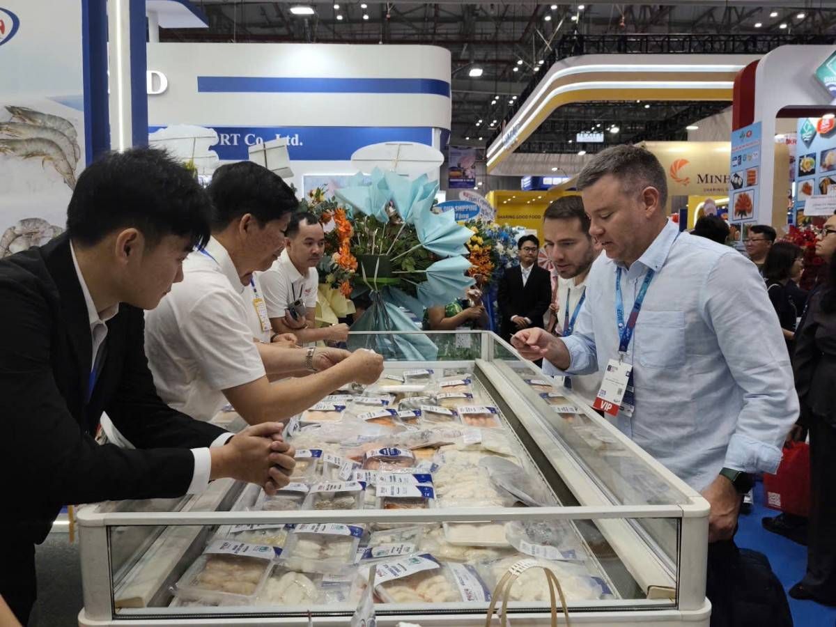 Khách quốc tế tham quan và kết nối giao thương tại Vietfish 2026