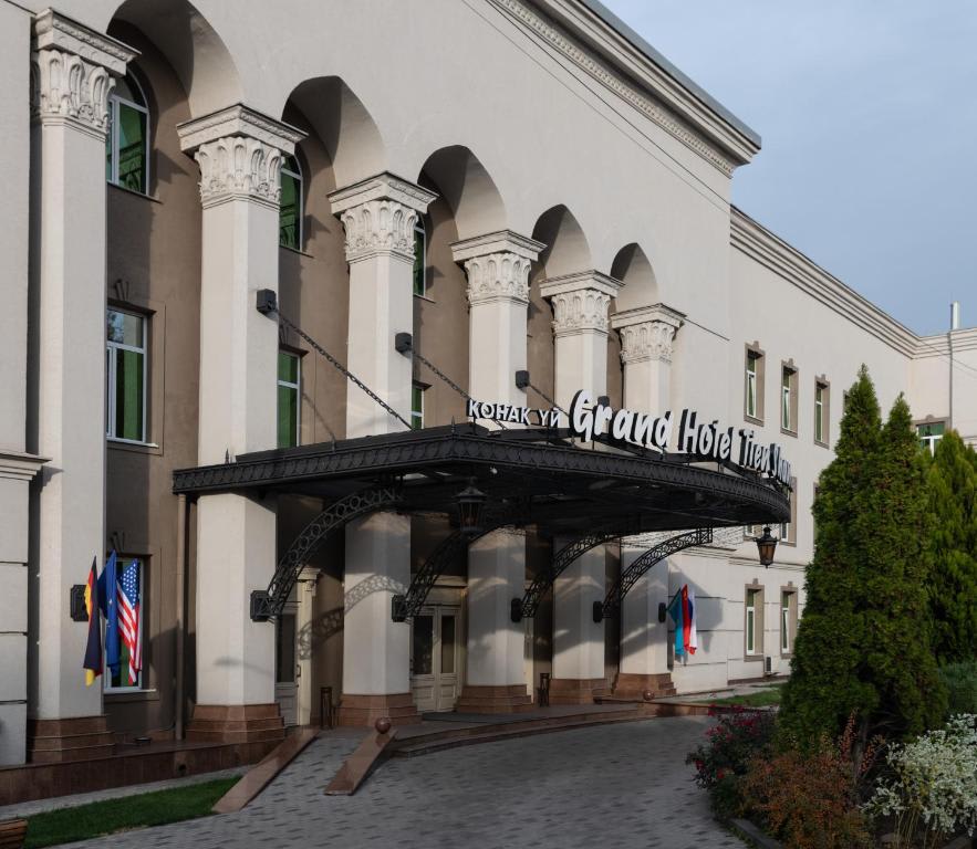 Grand Hotel Tien-Shan