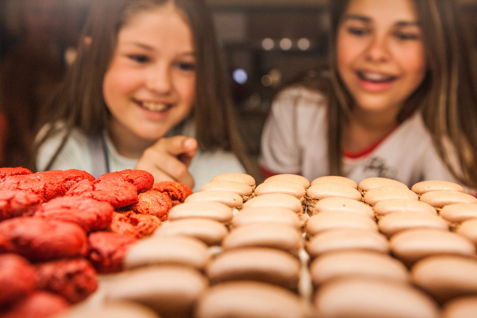 Kindjes die lekkere koekjes krijgen bij FEC Sevenum