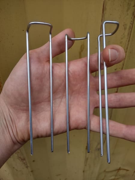 L-shaped Earth Staples 6"