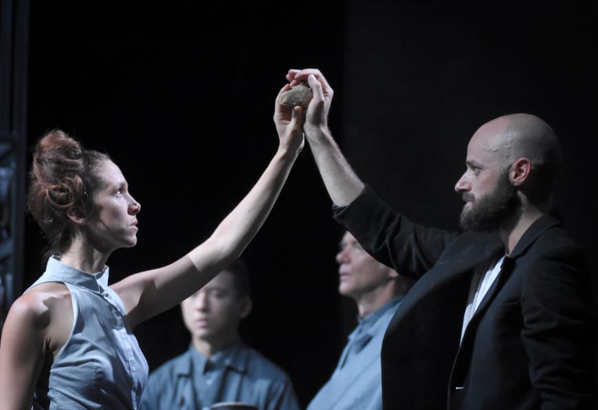 SEVEN STONES - Compositeur : Ondrej ADAMEK - Direction musicale : Leo Warynski - Mise en scene : Eric OBERDORFF - Scenographie et lumieres : Eric SOYER - Costumes : Clemence PERNOUD