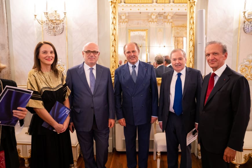  (From left to right)  Sibylle Gallardo-Jammes, International Communications Director of Van Cleef & Arpels, Maestro Fortunato Ortumbina, Sovrintendente of Teatro La Fenice di Venezia, Philippe Donnet, CEO of Generali Group, Nicholas Payne, Director of Opera Europa and Jérôme-François Zieseniss, President of FEDORA