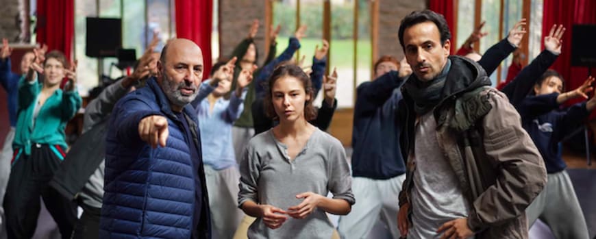 Director Cédric Klapisch, Dancer Marion Barbeau and Choreographer Hofesh Shechter on the set of 'En corps' 