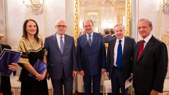 (From left to right)  Sibylle Gallardo-Jammes, International Communications Director of Van Cleef & Arpels, Maestro Fortunato Ortumbina, Sovrintendente of Teatro La Fenice di Venezia, Philipp