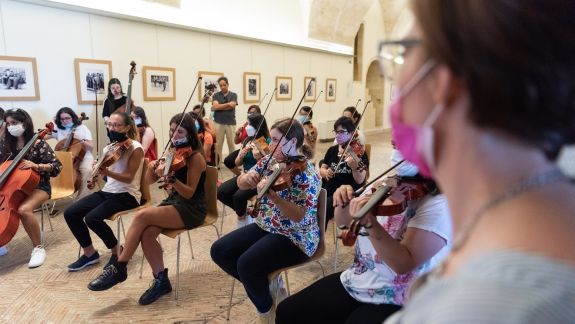 Carmen and the other extraordinary girls