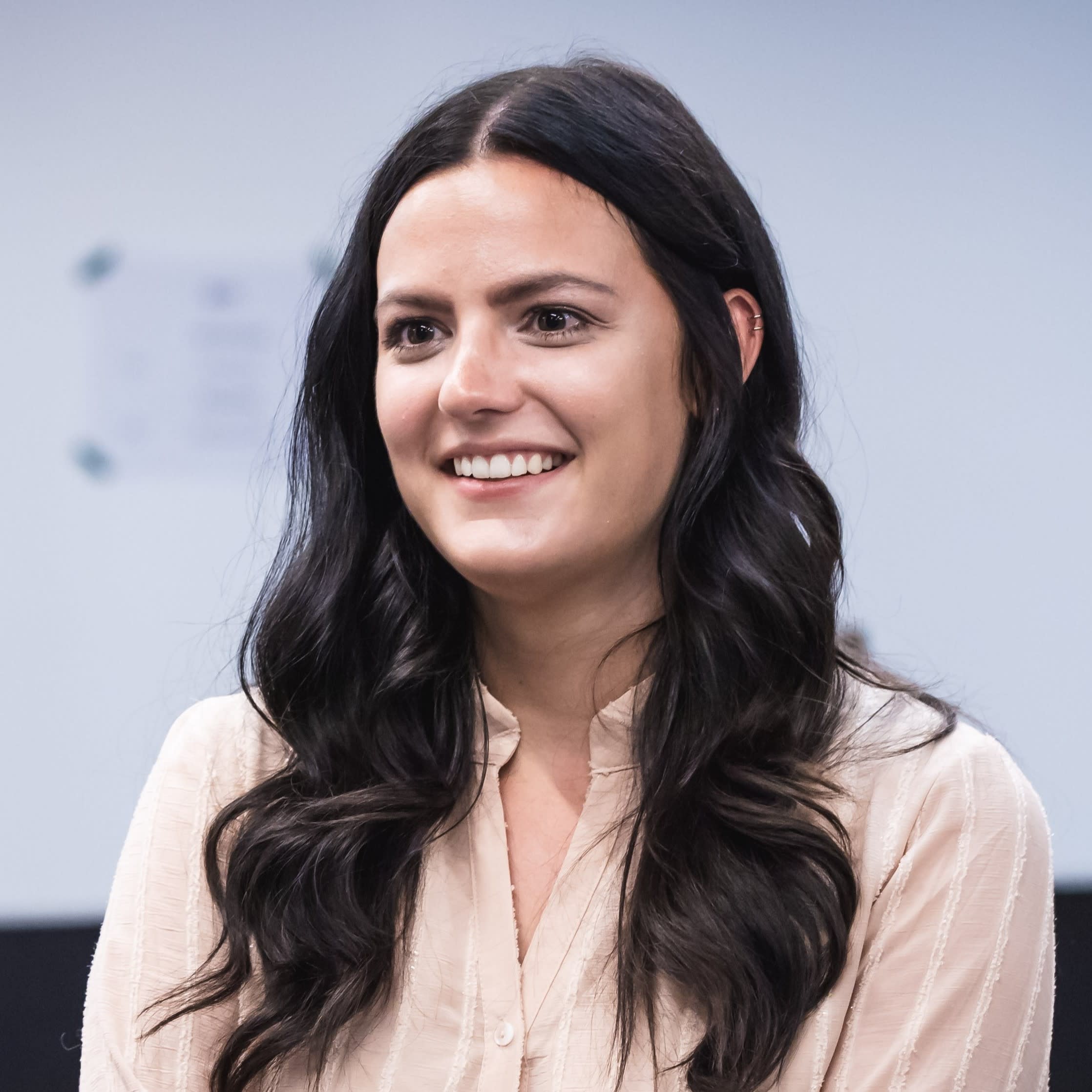 Portrait von Mara Ortmann, Jobcast-Testimonial