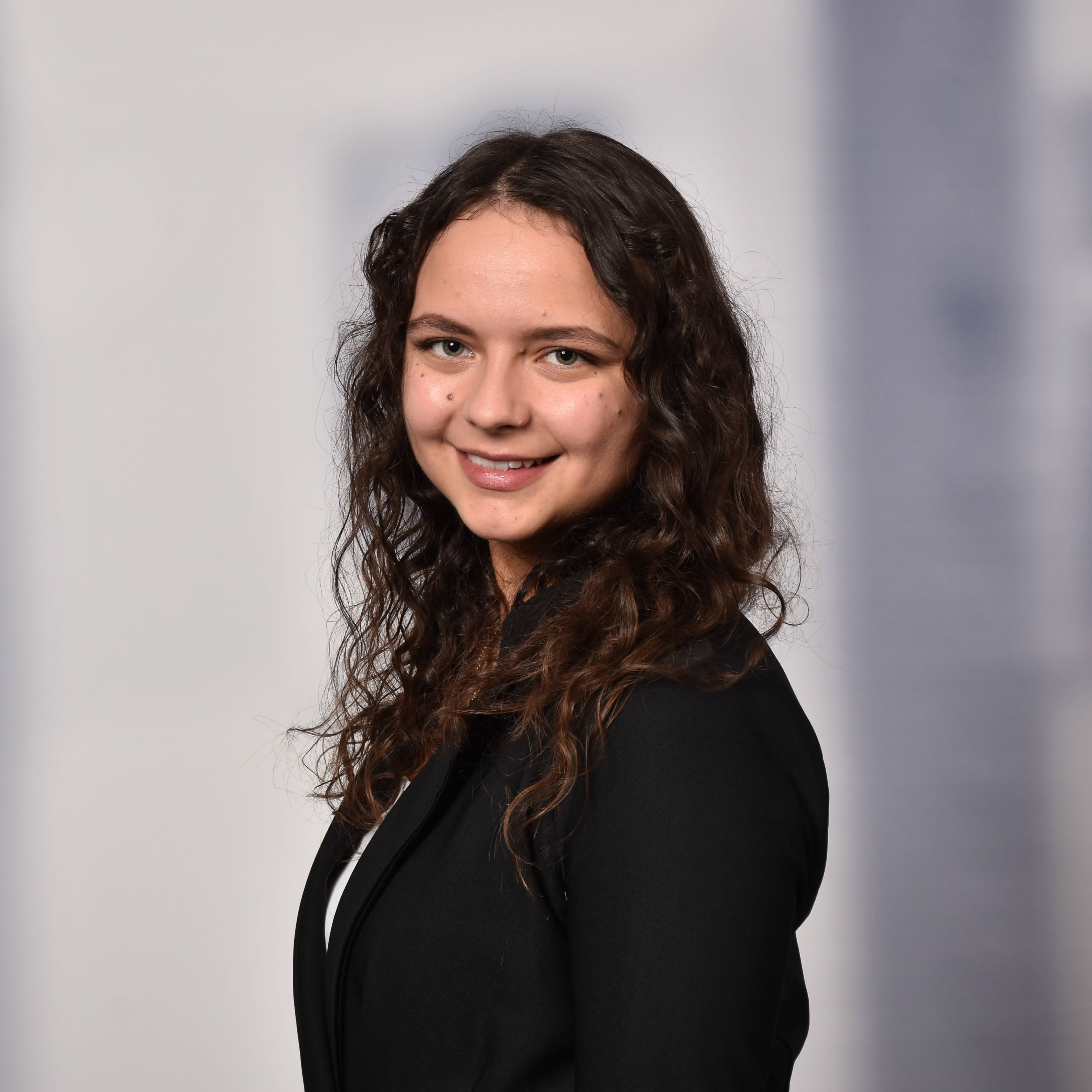 Portrait von Theresa Greithanner, Jobcast-Testimonial