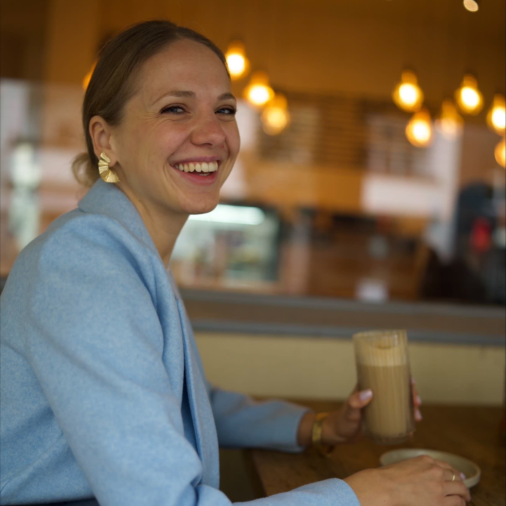 Portrait von Carolin Rettinger, Jobcast-Testimonial