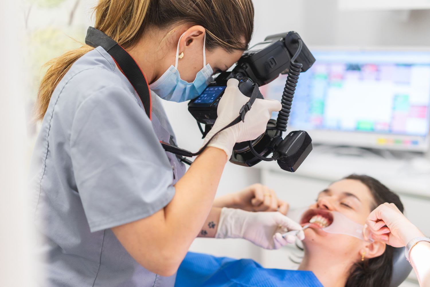 Contacto Clínica Dental Ferrus Bratos