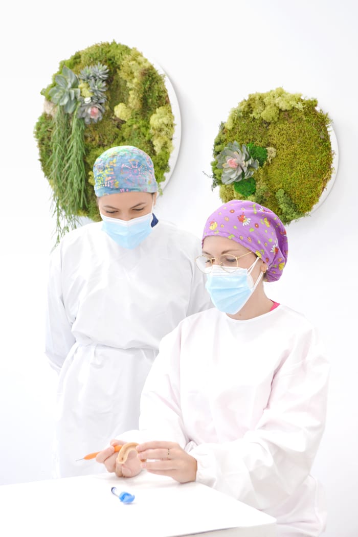 Doctora María Carrión, especialista en prótesis dentales en Ferrus & Bratos