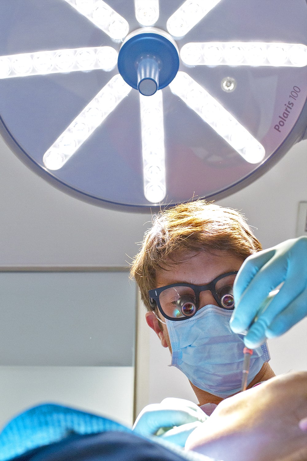 Doctor Mario Hernanz clínica dental Ferrus & Bratos