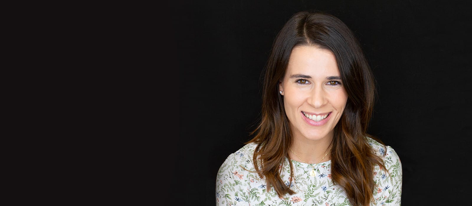 Caso antes y después de ortodoncia con Invisalign