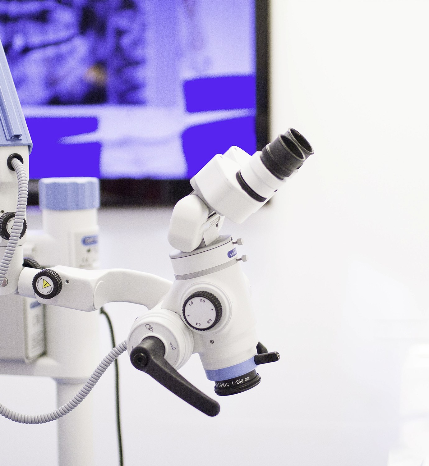 Microscopio quirúrgico para endodoncia