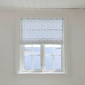 Liftgardin hvit m/blå blader 120x130 cm Songvaar