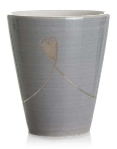 Madame Krus Josefine grå med sølvhjerte  H:10,5 B:9 D:9