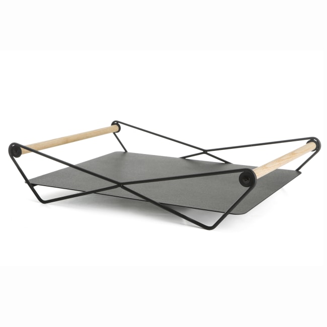 Serveringsbrett i sort metall m/håndtak i ask