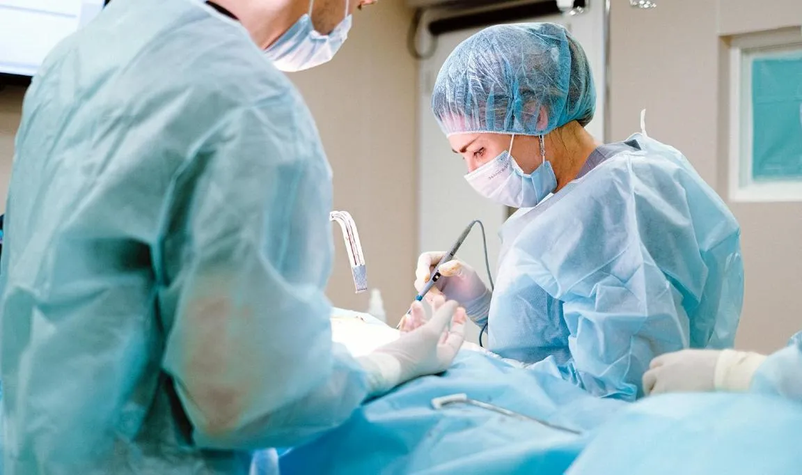 Surgical theatre image accompanying University of Birmingham research on rectal cancer treatment