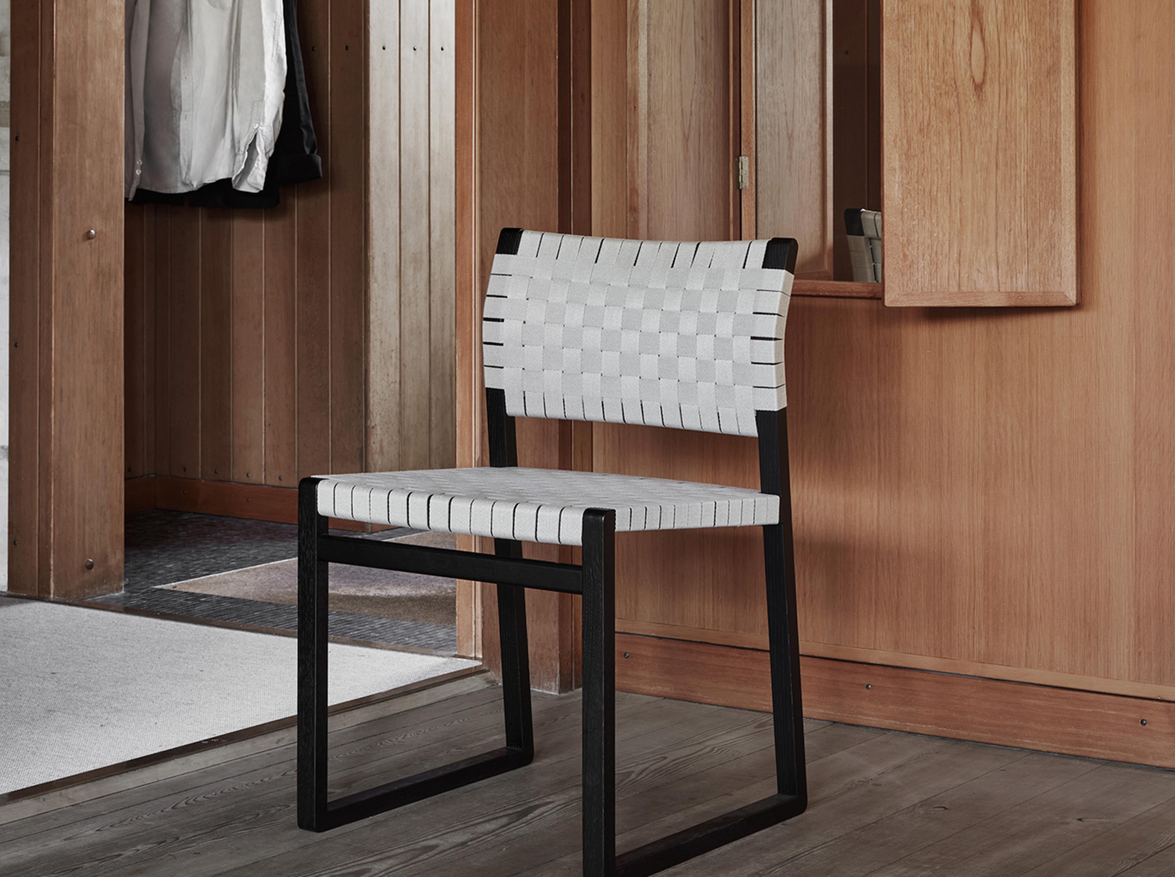 BM 61 Chair - Natural linen webbing / Black lacquered oak