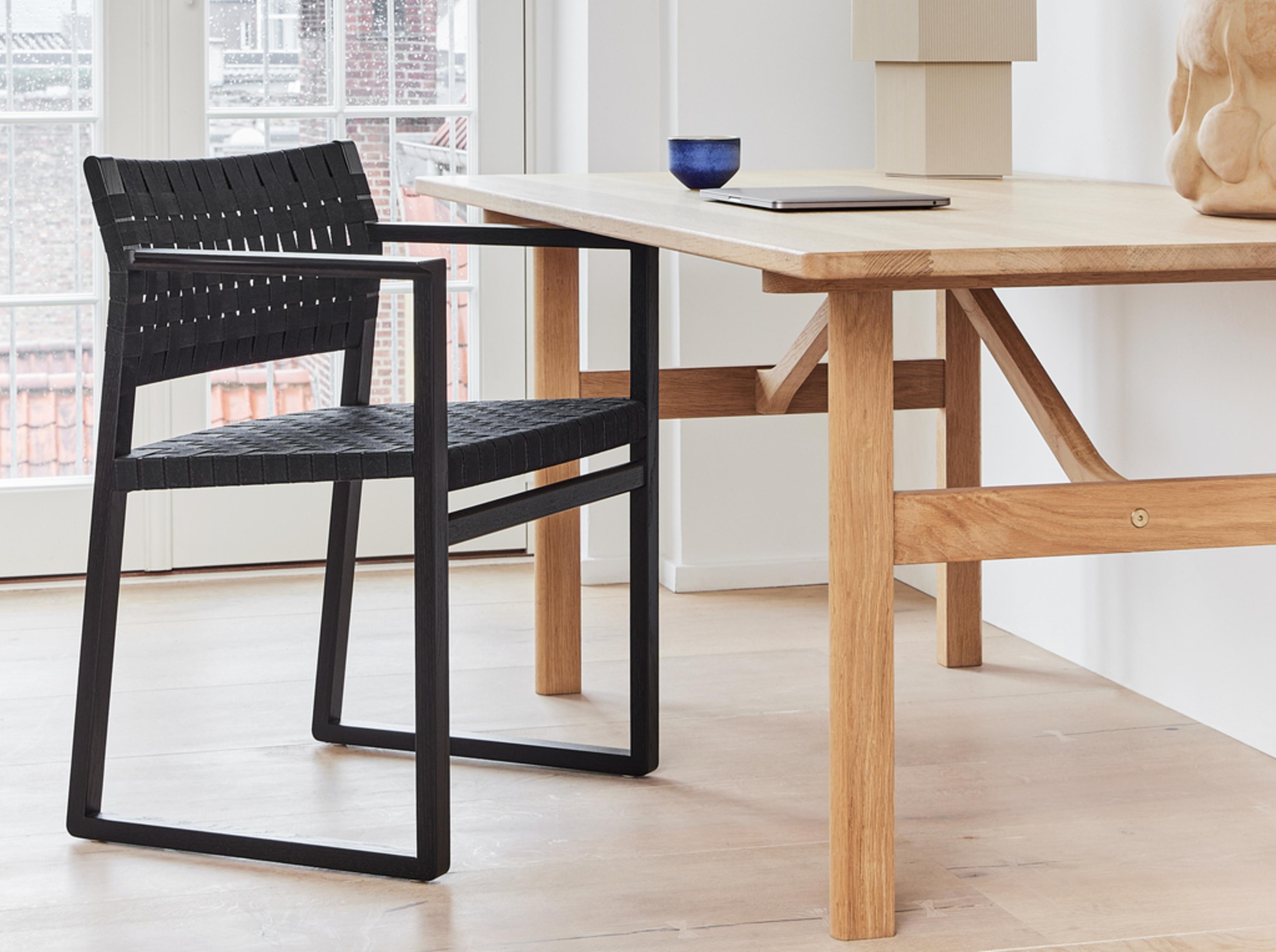 BM62 Chair - Black linen webbing / Black lacquered oak