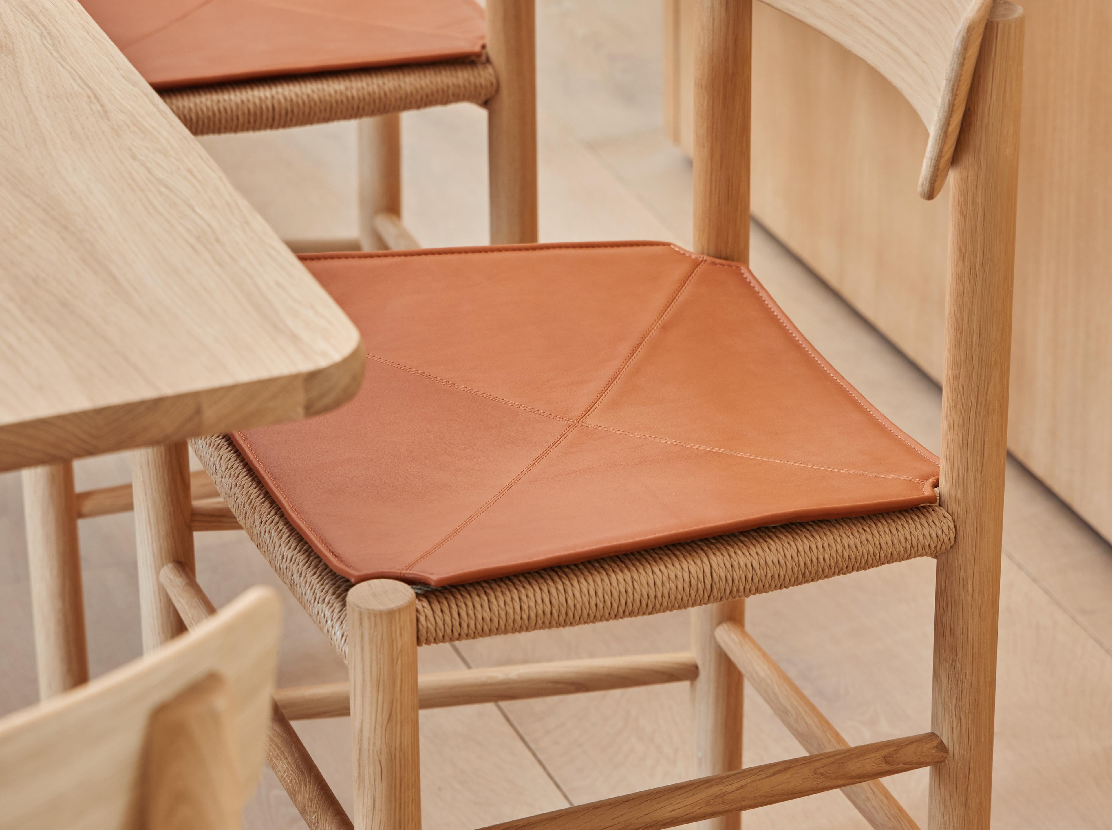 Mogensen J39 Chair - Oak light oil / Natural papercord / Elegance Seat Cushion