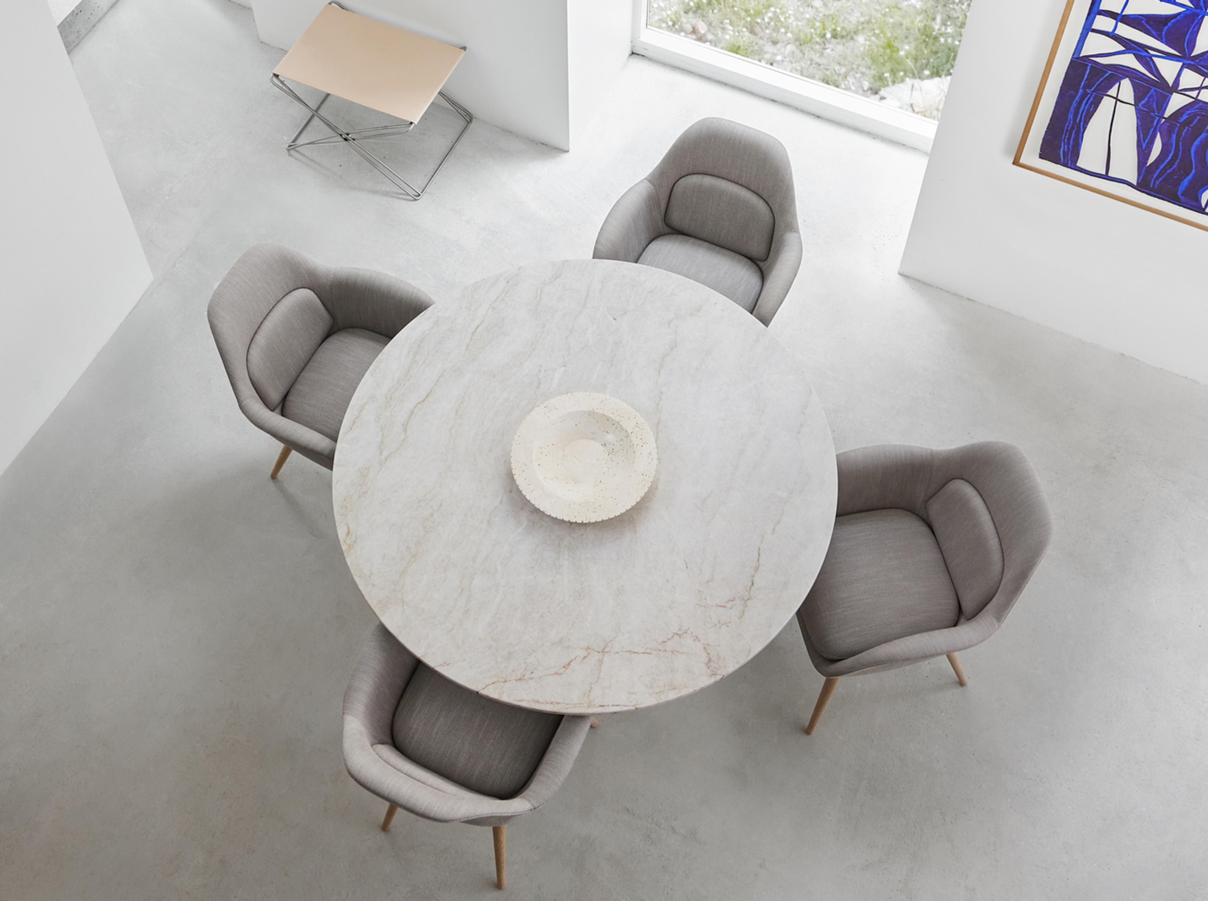 JG Table - White Carrara / Børstet stål