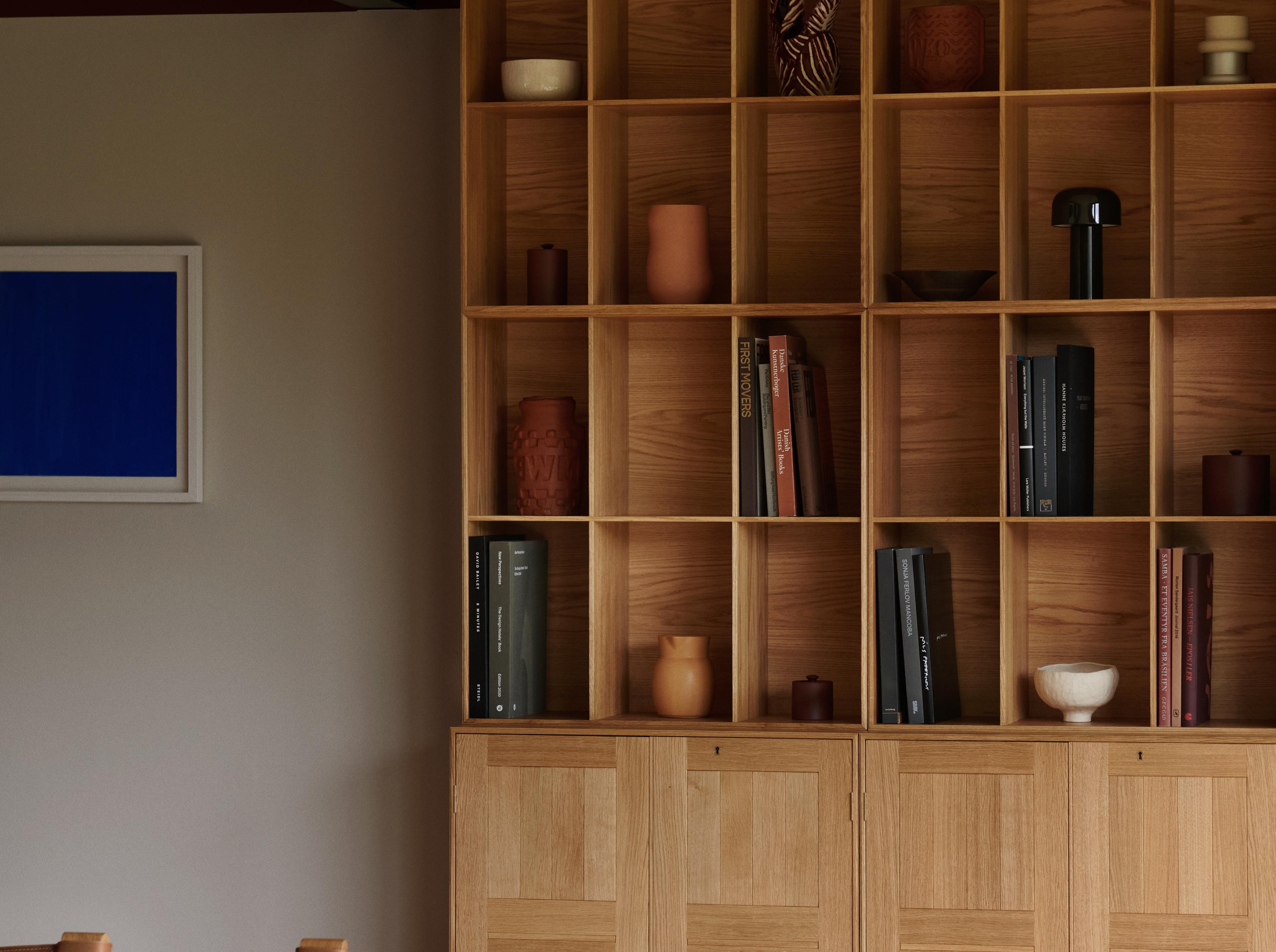 MK66 Bookcase with partitions - Oak Oil