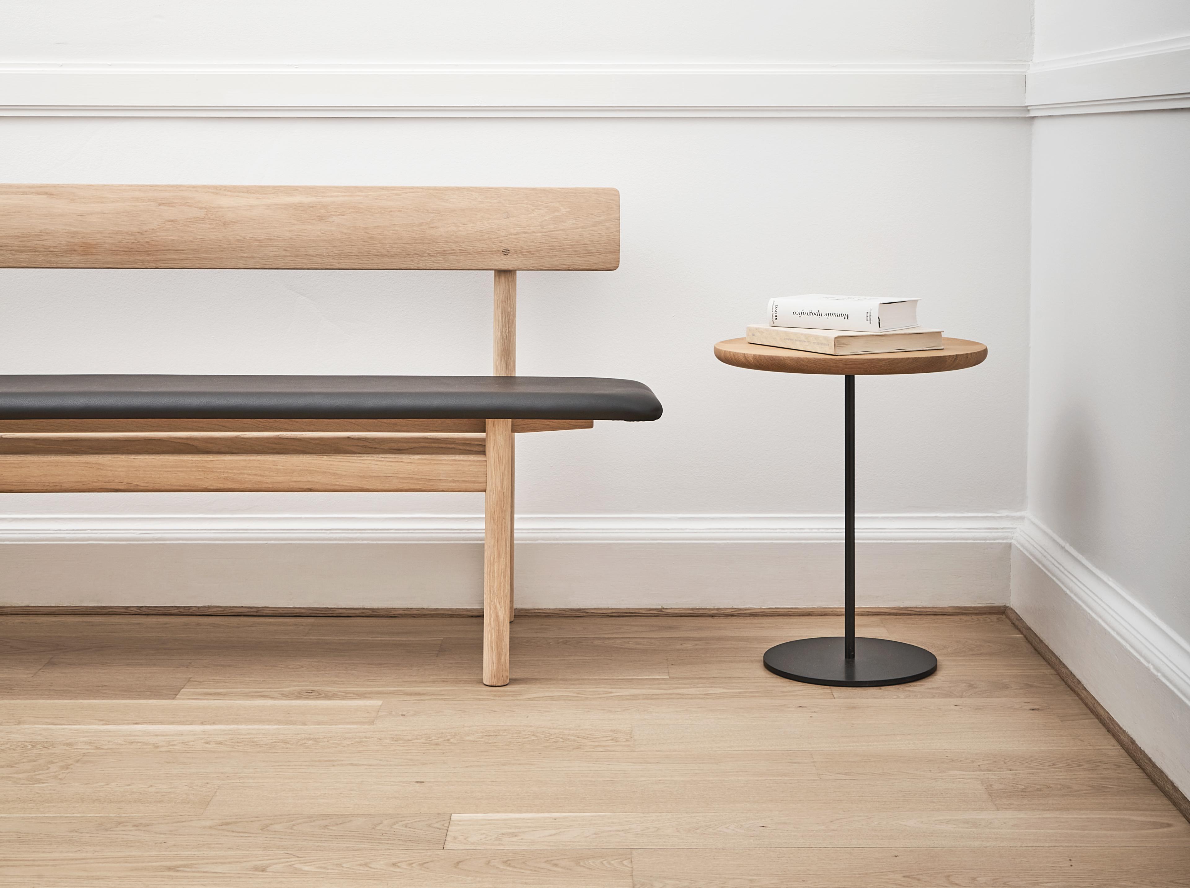 Pal Table - Oak light oil / Black lacquered steel