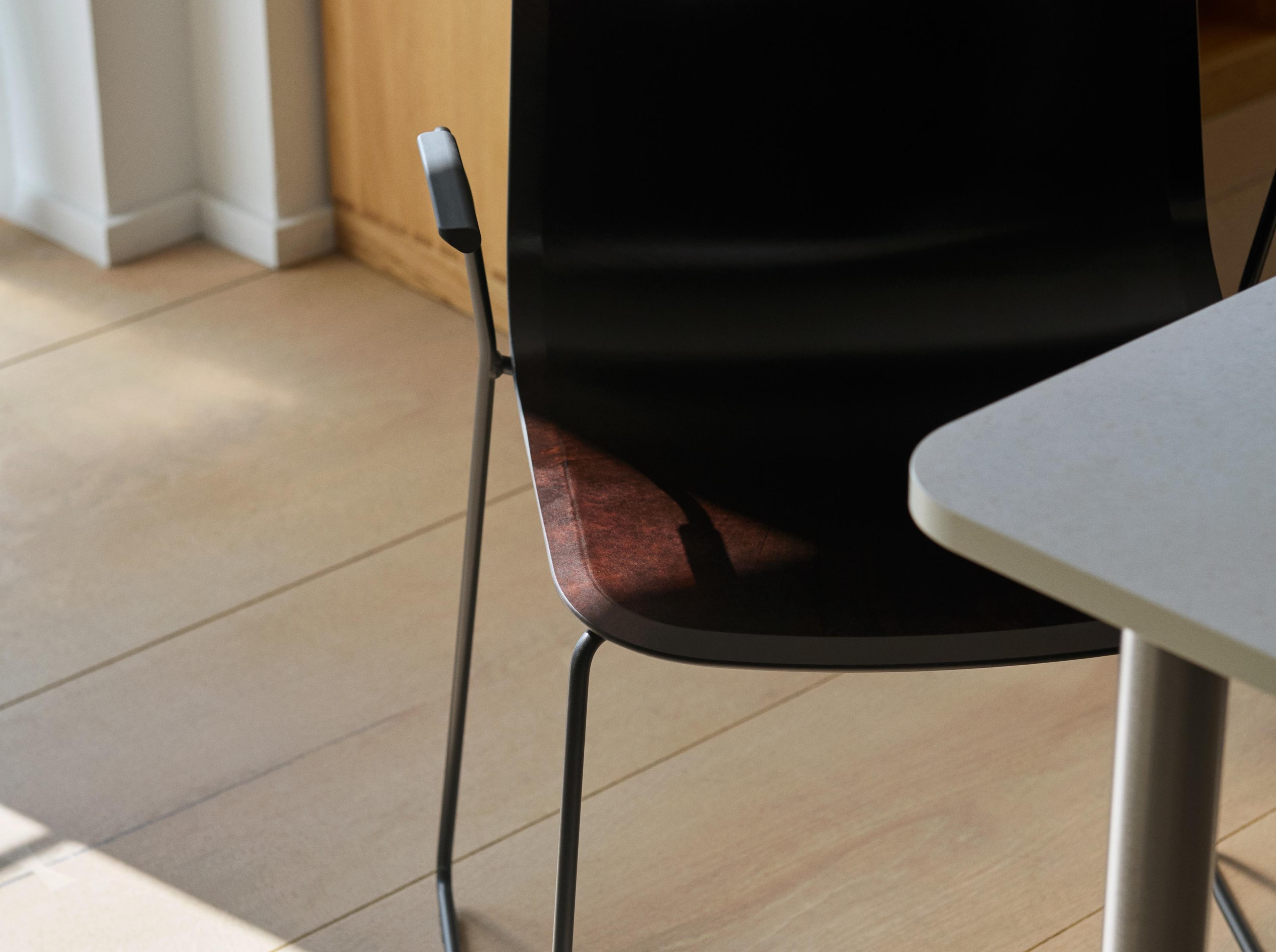 Welling / Ludvik - Pato Paper Sledge Armchair