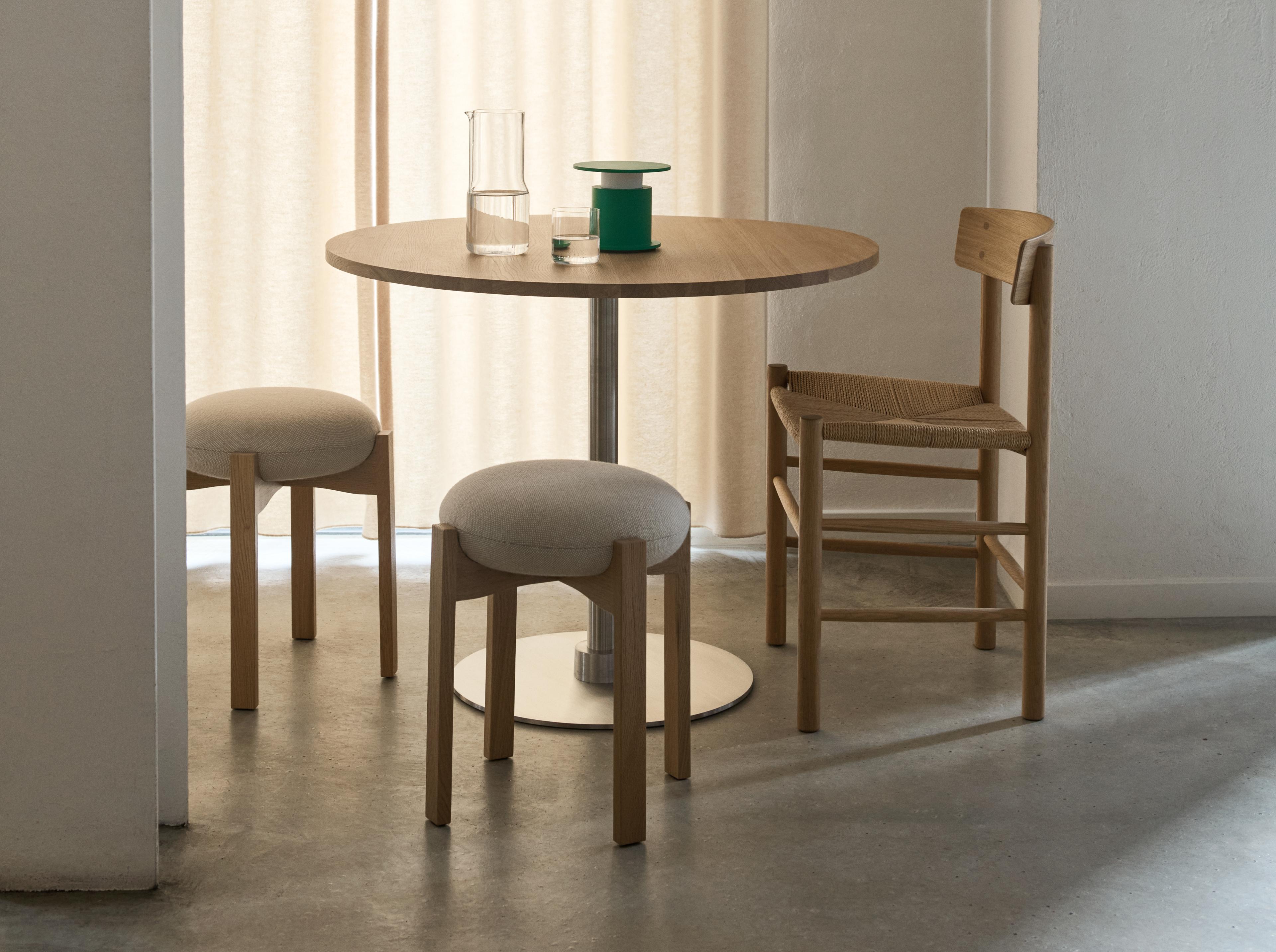 Pioneer Stool - Hallingdal 200 / Oak lacquered