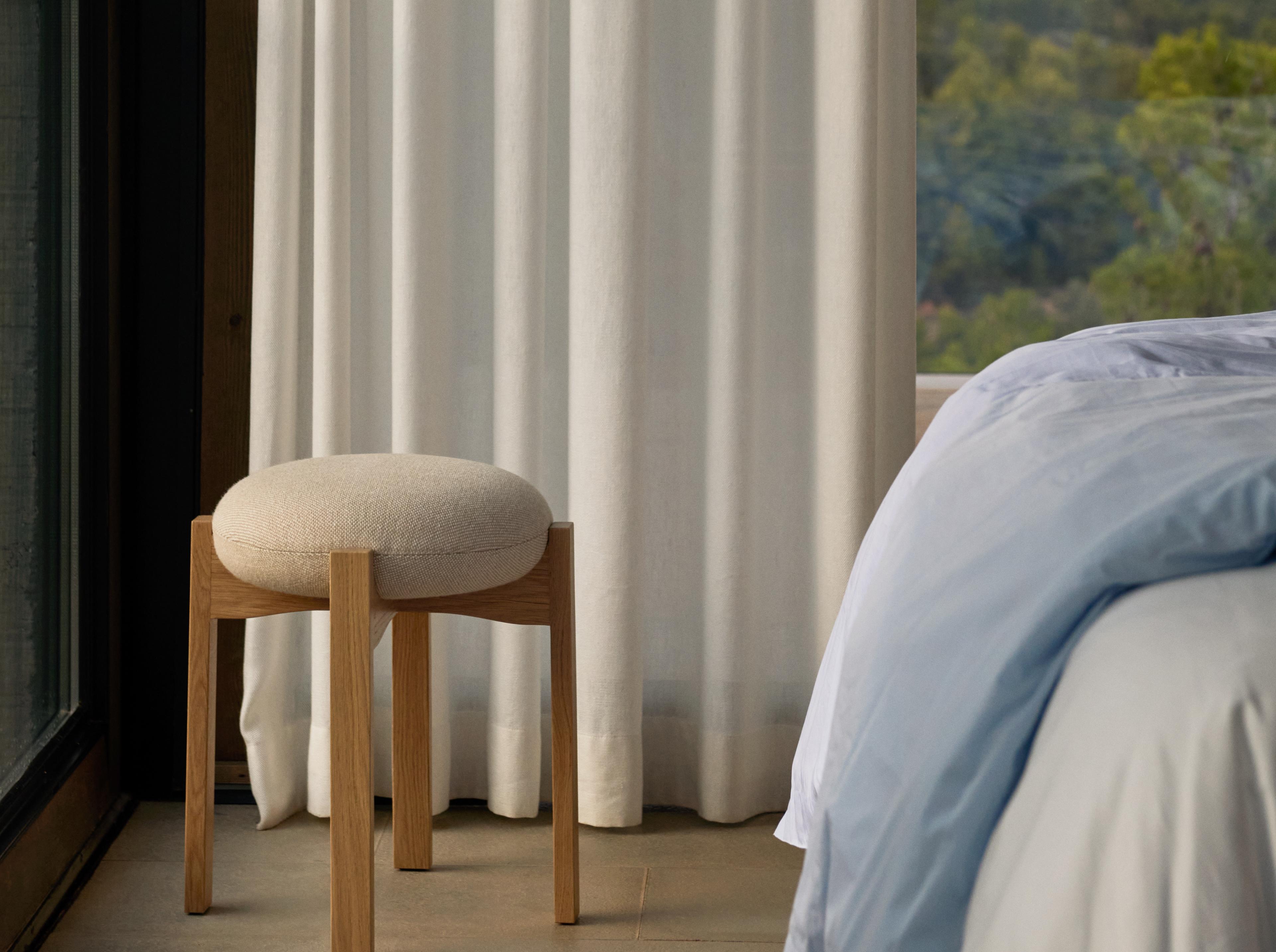 Pioneer Stool - Hallingdal 200 / Oak lacquered