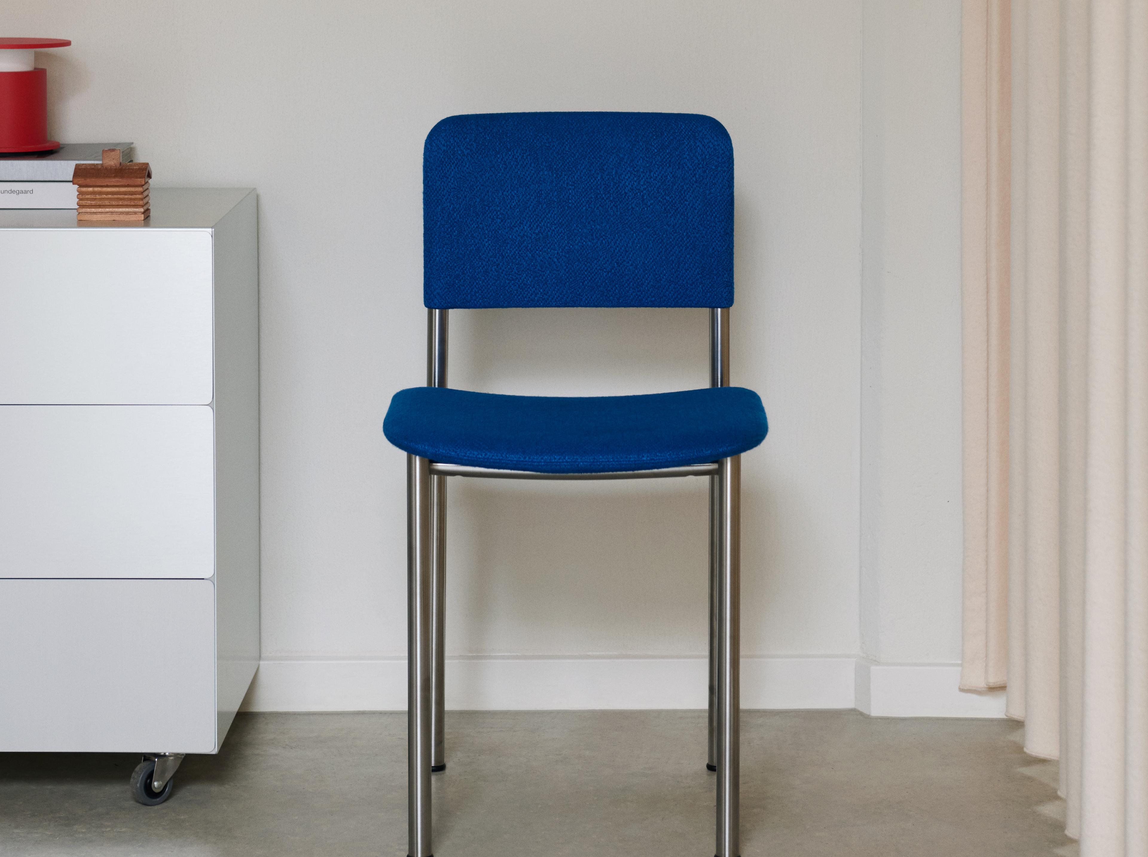 Plan Chair - Keiga 762 / Brushed chrome steel frame