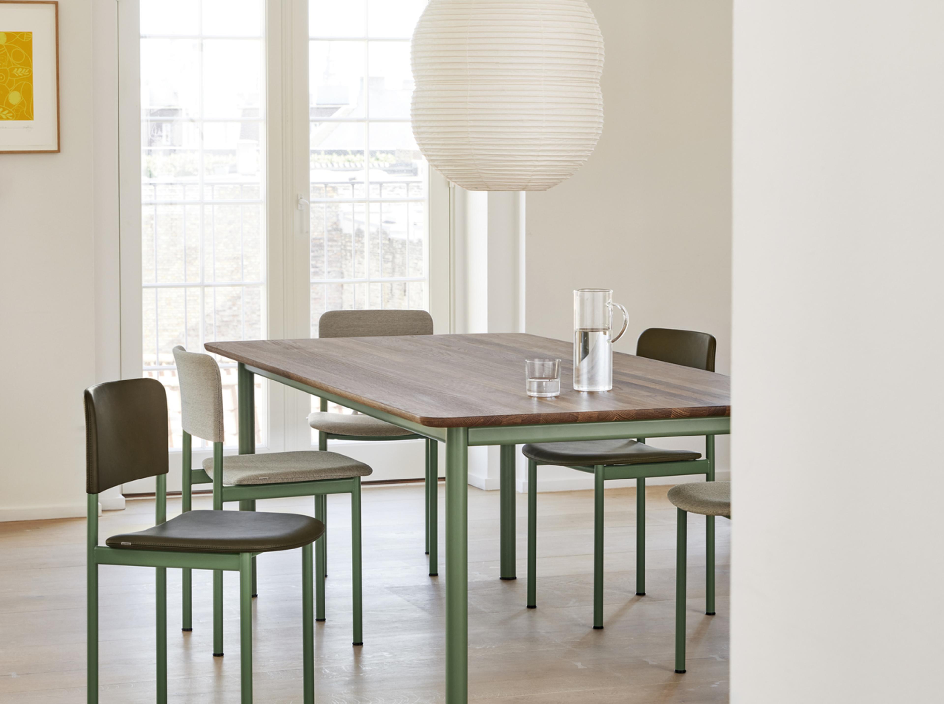 Plan Table - Røget eg / Stel i modernist green 