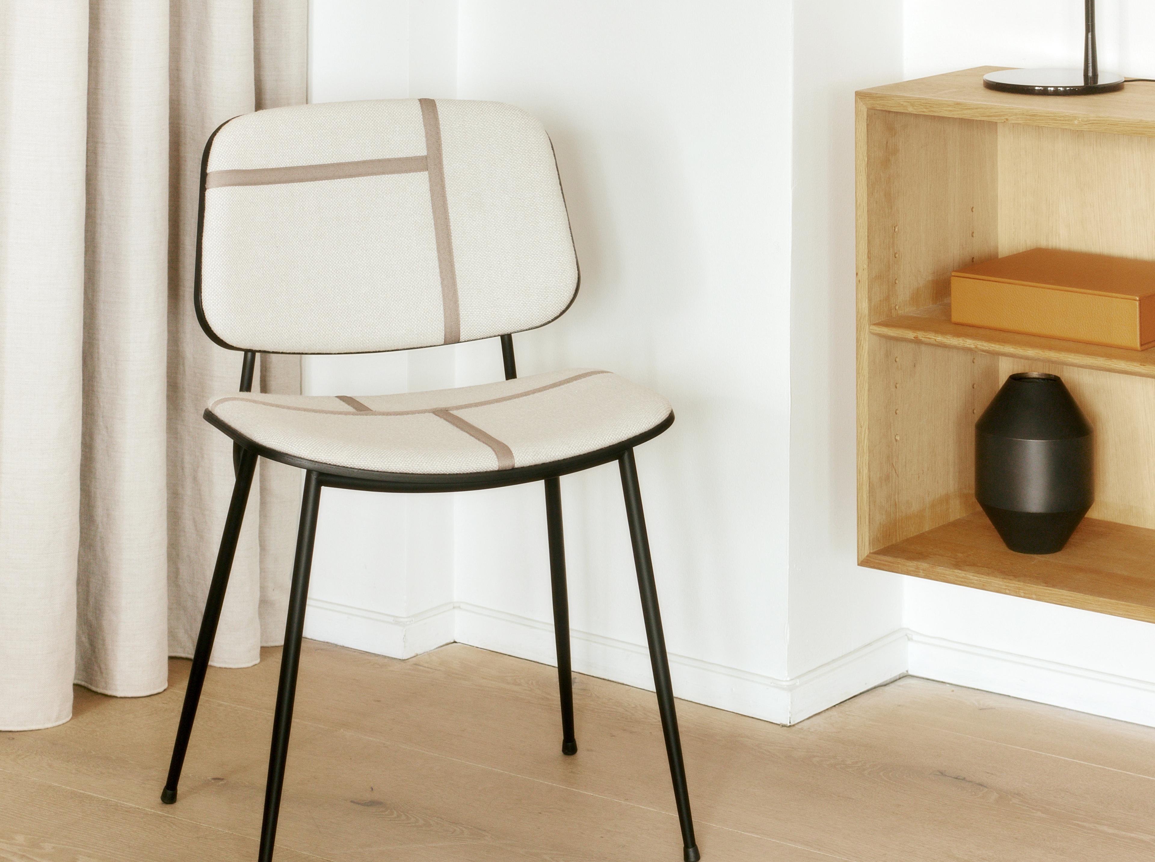 Søborg Chair - Sheworks Ribbon Sand / Black lacquered oak / Black frame