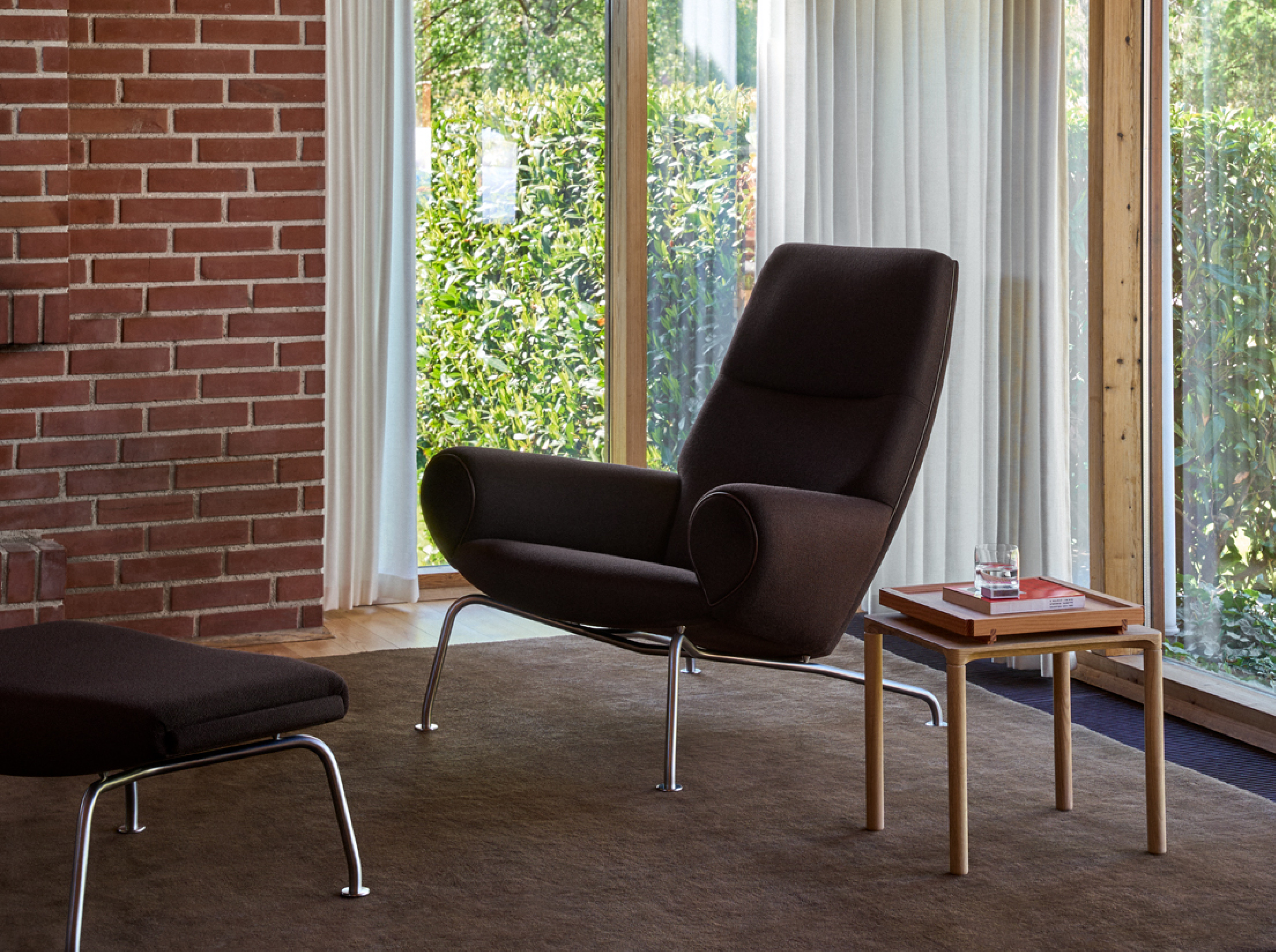 Wegner Queen Chair - Vidar 386 / Max Dark 96 Brown / Stel i børstet stål
