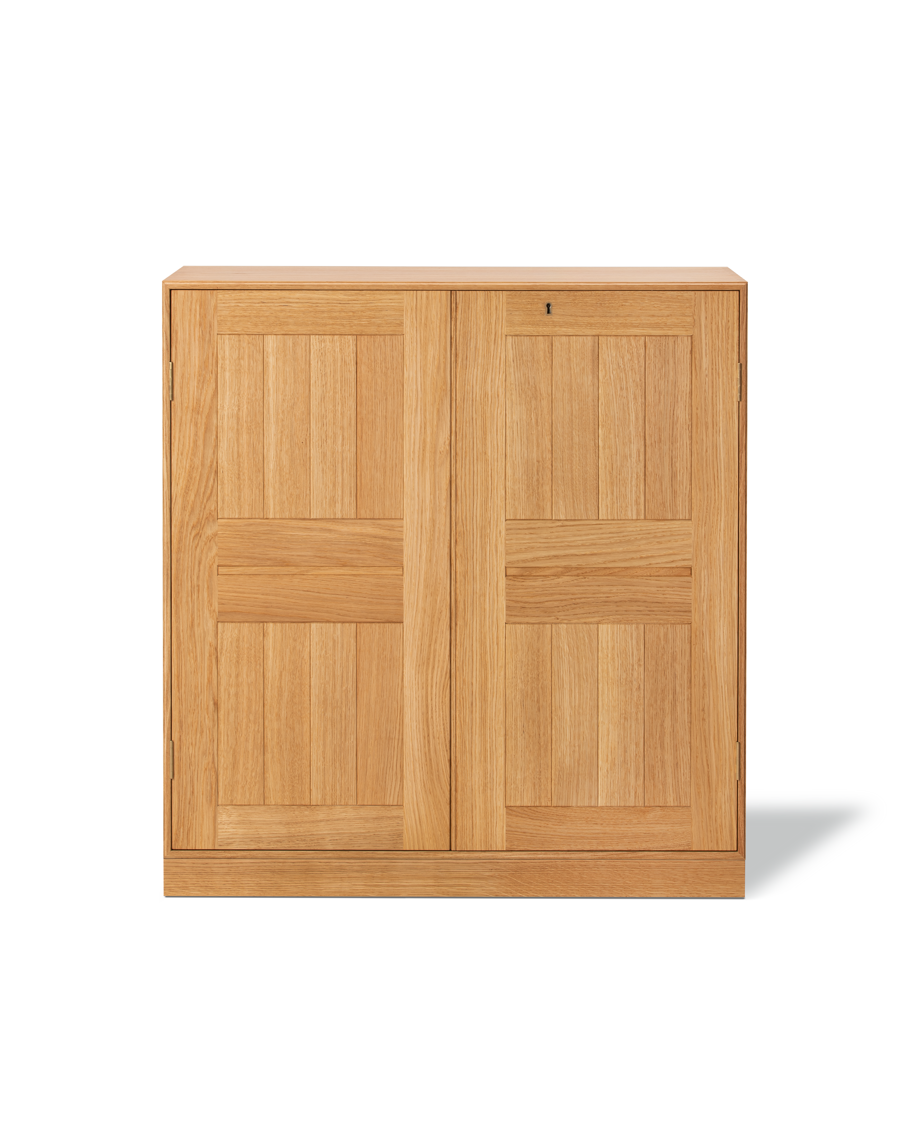 MK73 Cabinet on plinth - Oak Oil