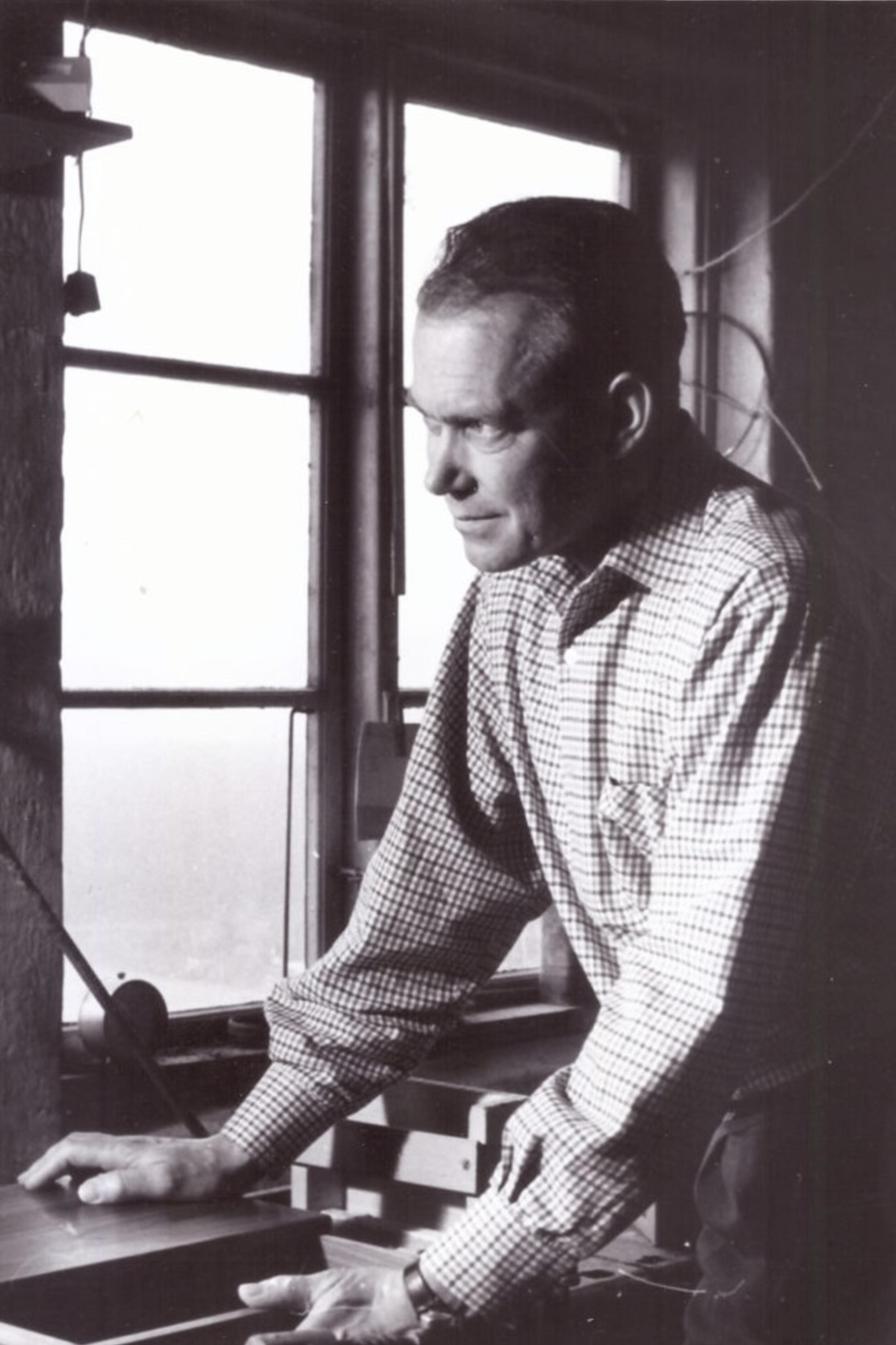 Designer portræt af Poul M. Volther