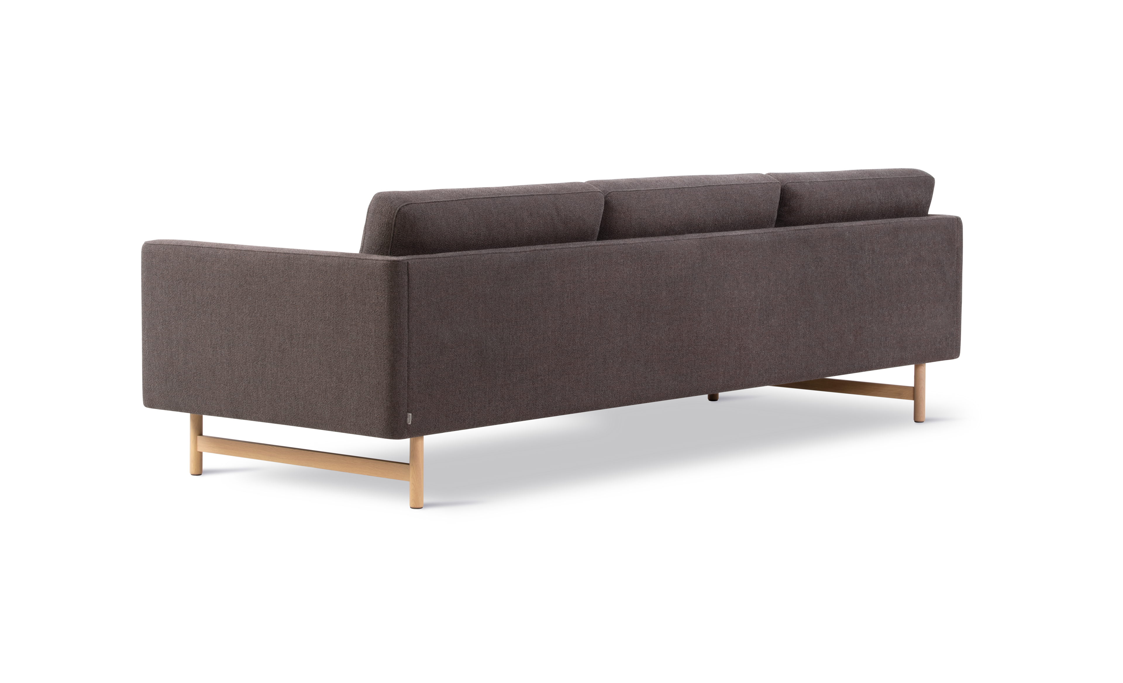 Calmo Sofa - Ecriture 0380 / Lakeret eg