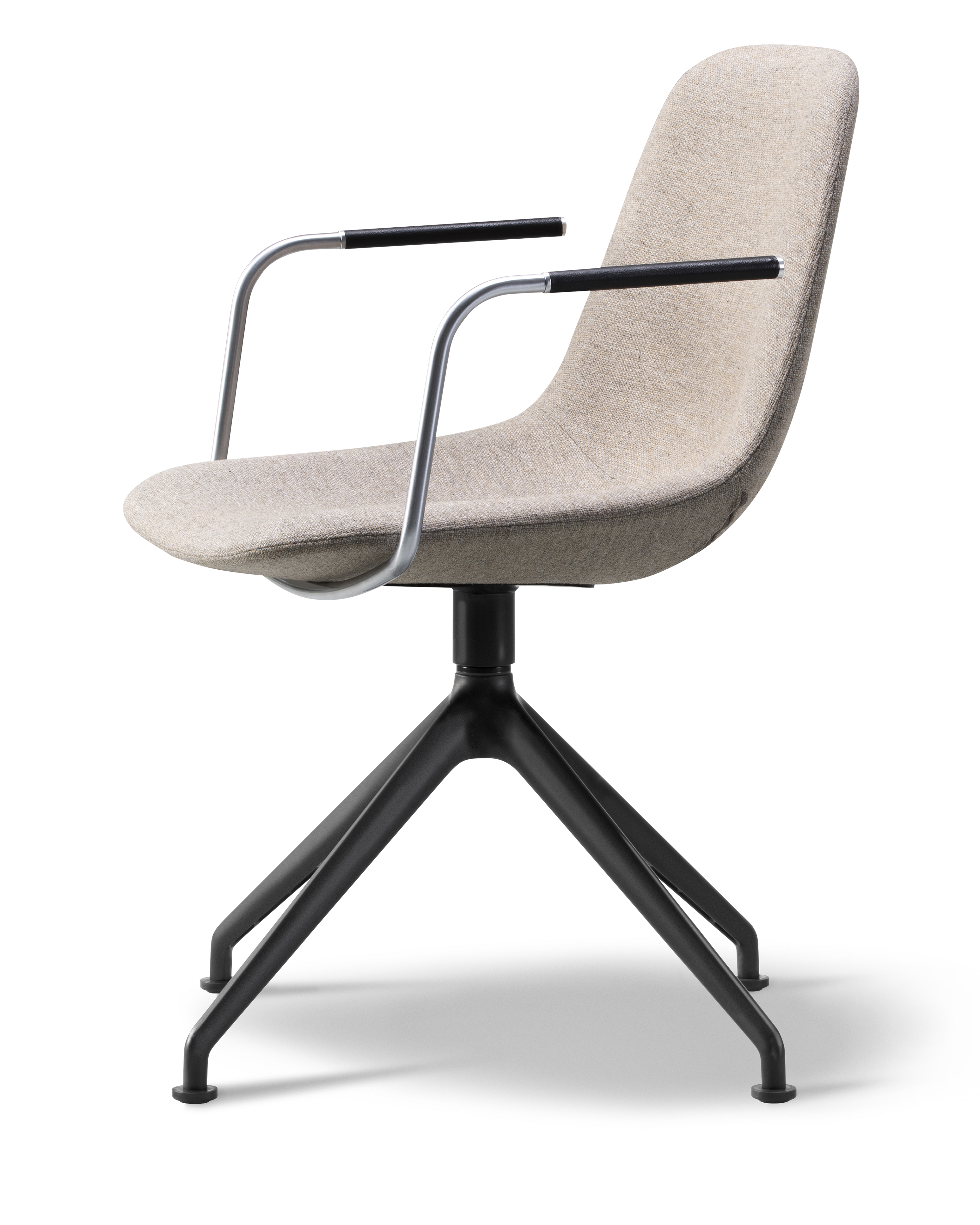 Eyes Chair - Hallingdal 227 / Sortlakeret drejestel