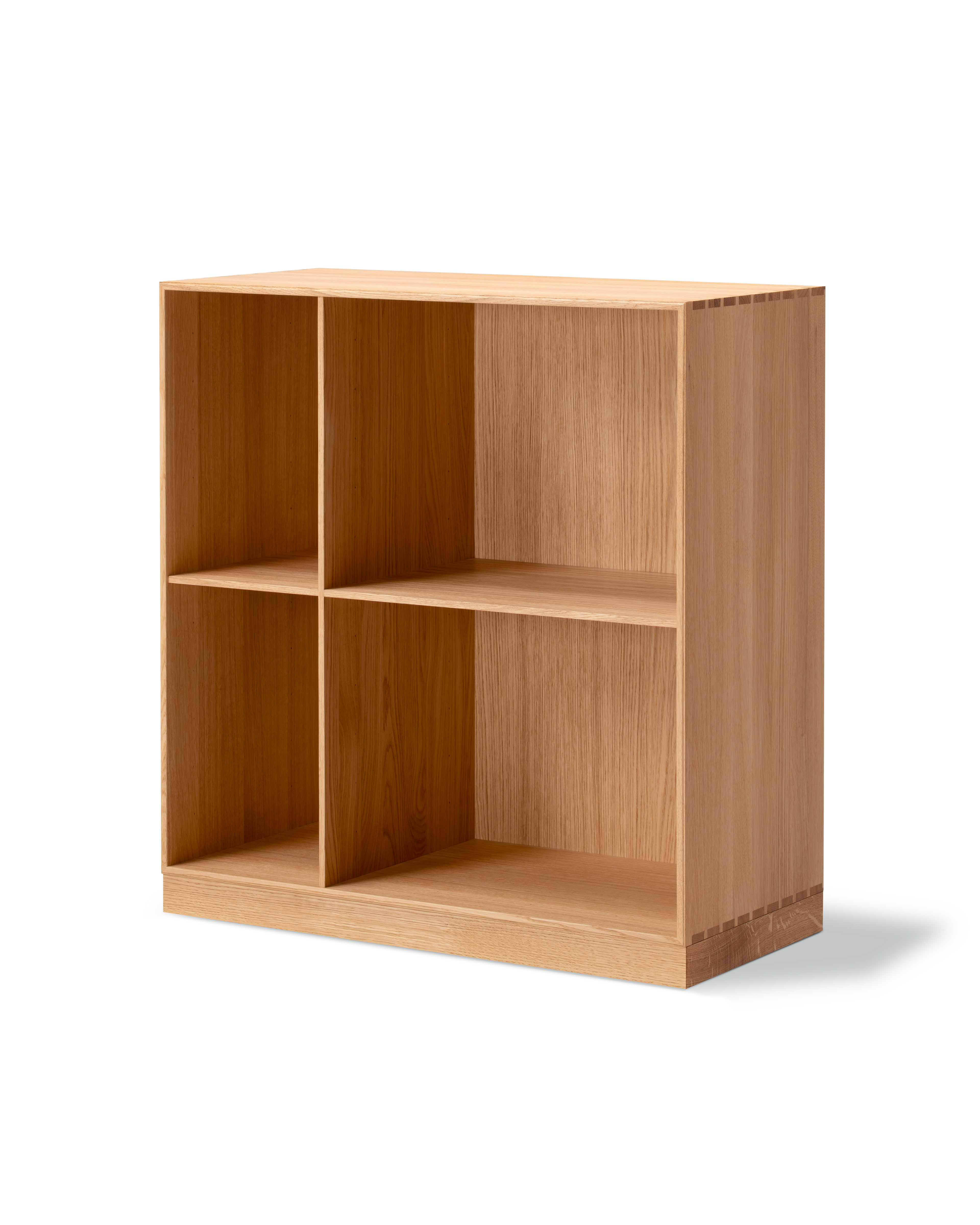MK66 Bookcase on plinth - Oak Oil