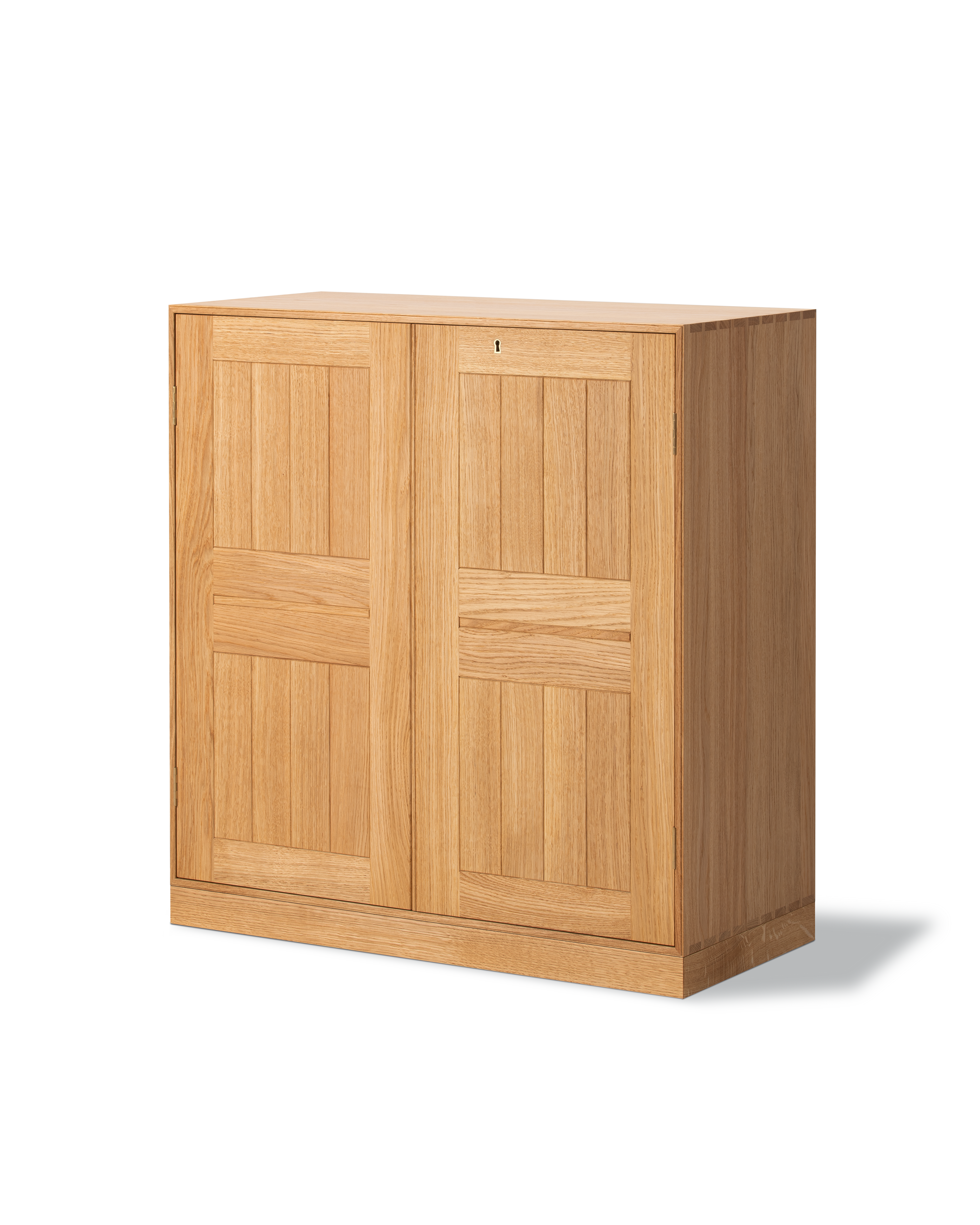 MK73 Cabinet on plinth - Oak Oil