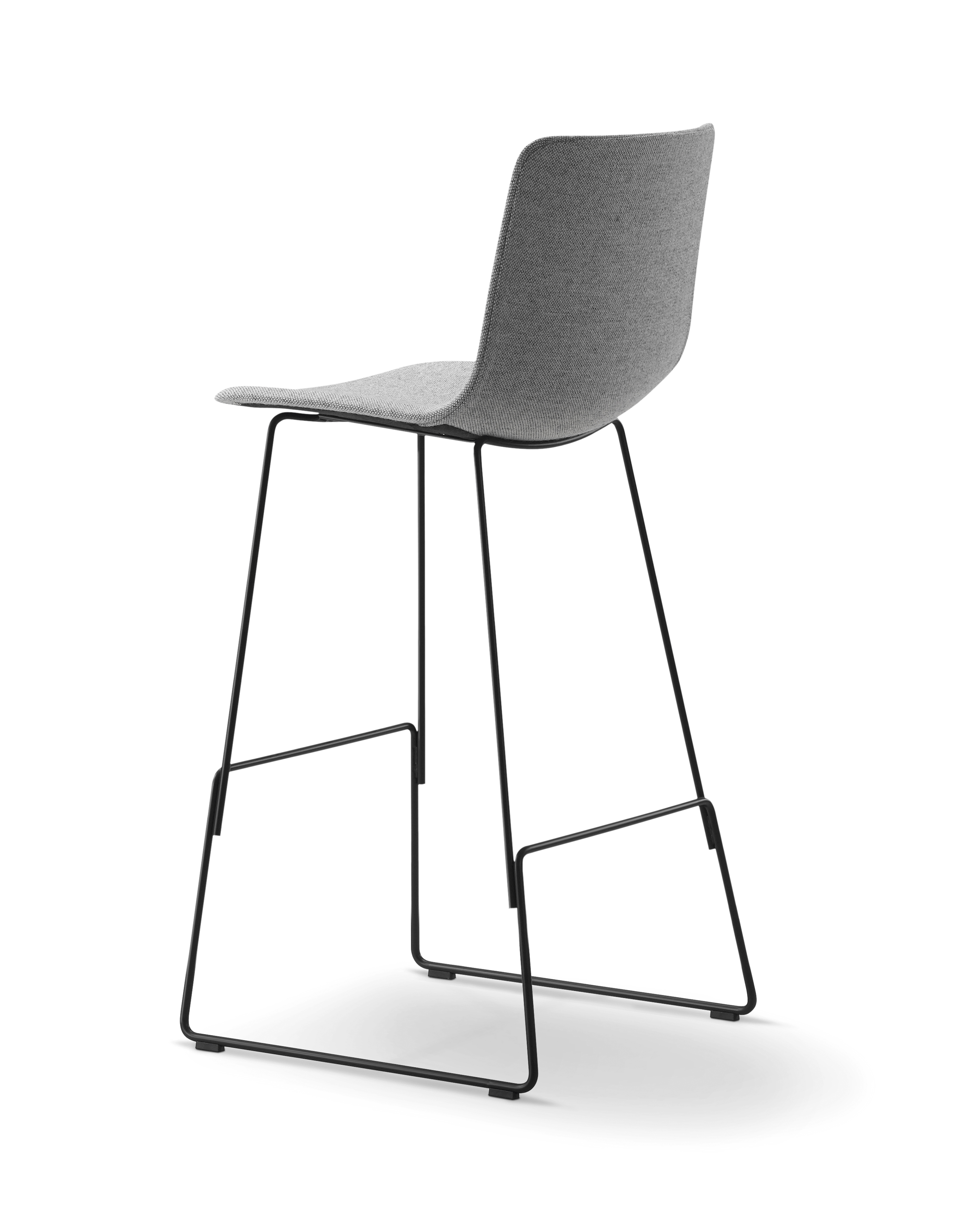 Pato Sledge Barstool - Hallingdal 130 / Black frame